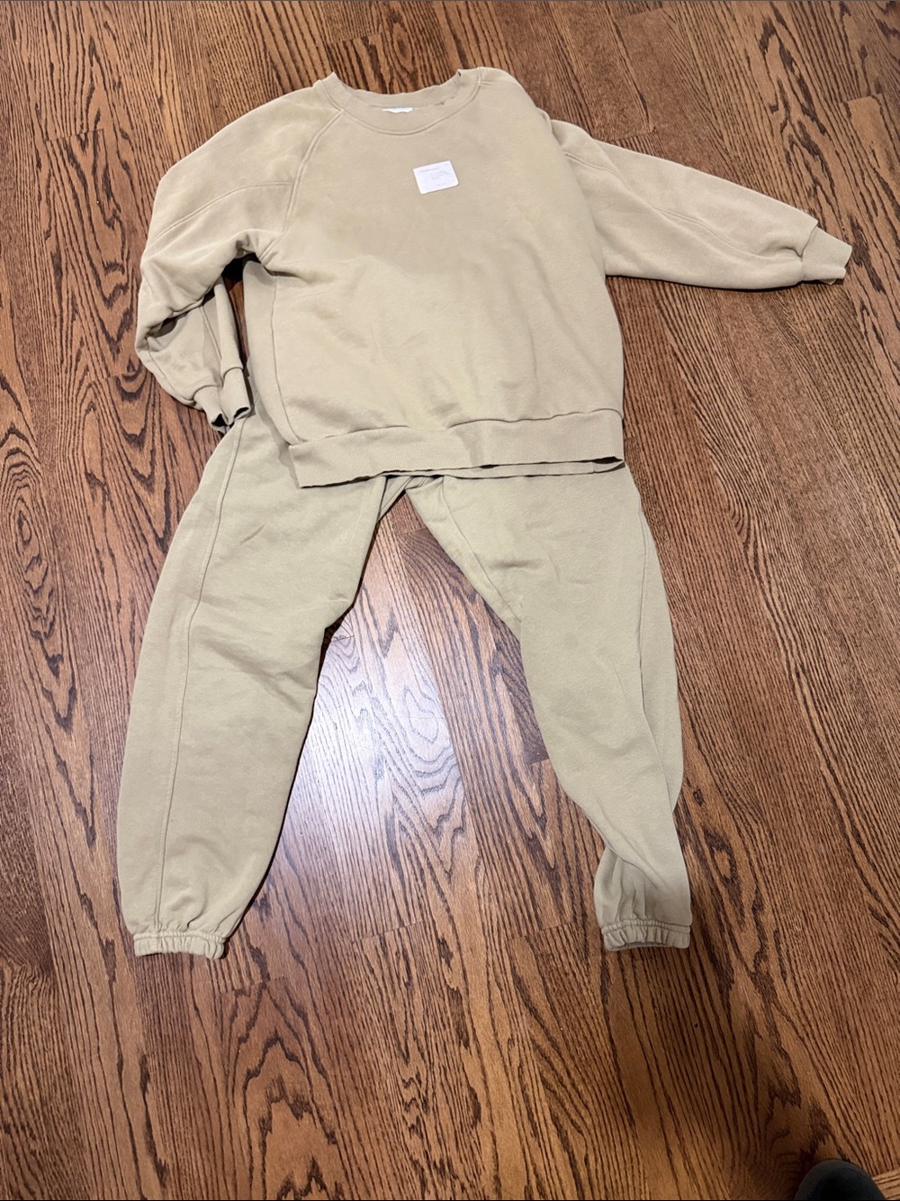 Kids Cozy Crewneck and Jogger Set in Beige size 13-14 like new